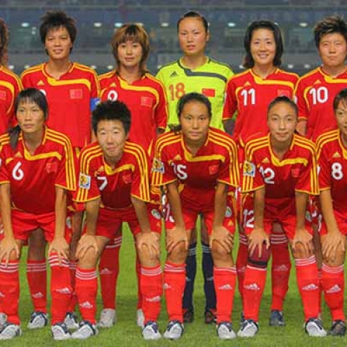 尼瓦乐为中国女足加油