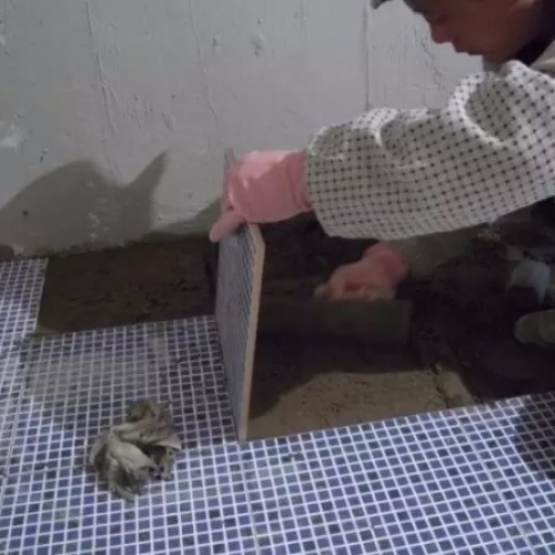 先铺墙砖还是先铺地砖