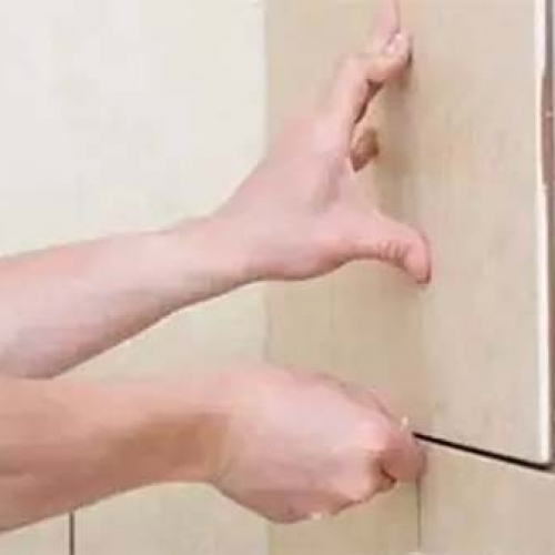 没有铺贴师傅，看外国人自己如何高效铺砖？